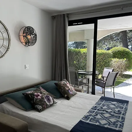 Gabrielle Apartment *
